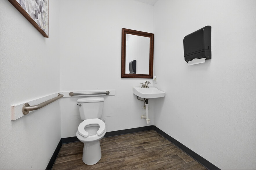 More Photos Of 3381 Ruben M Torres Blvd, Brownsville Storefront For Lease