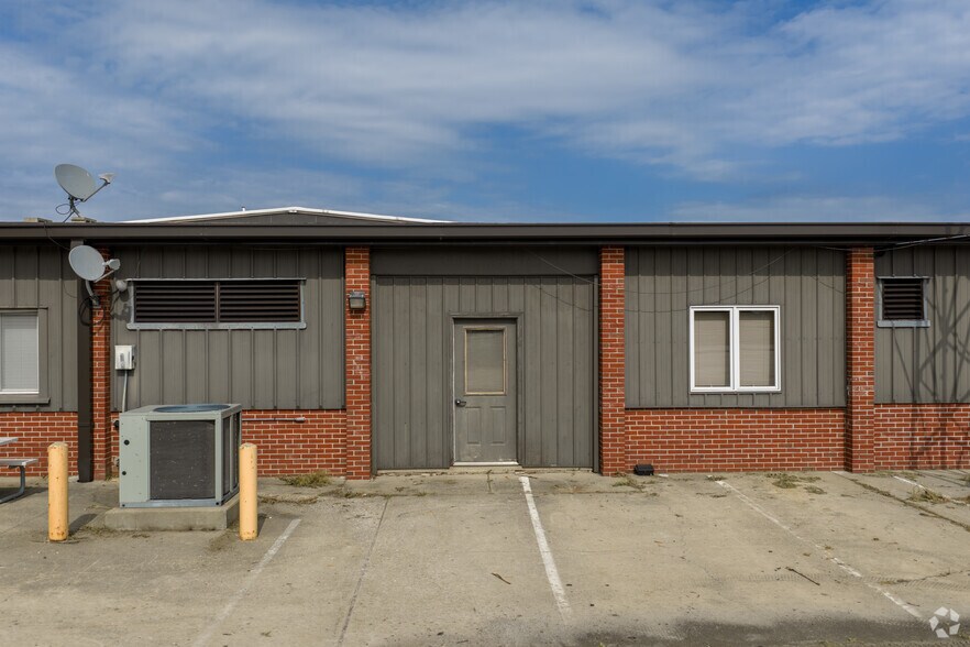 More Photos Of 4201 W Morris St, Indianapolis Service For Lease