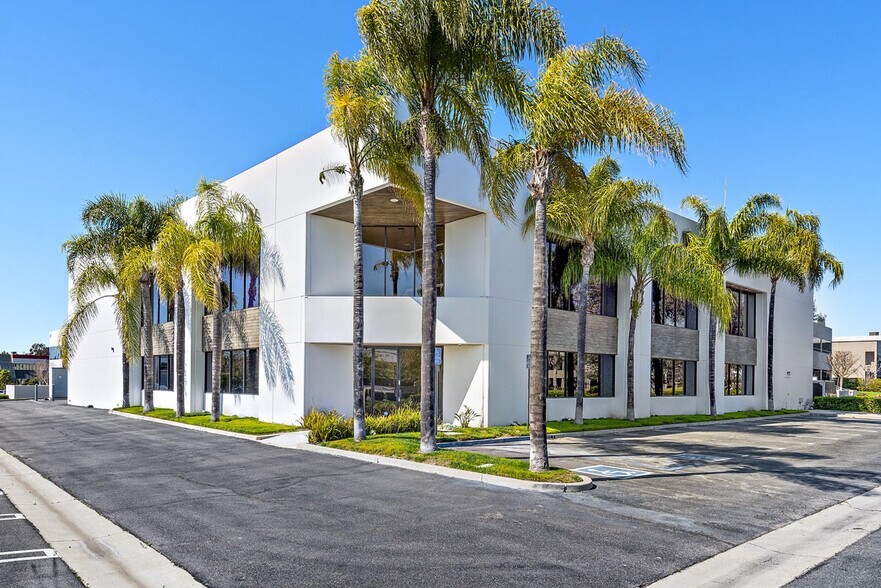Primary Photo Of 14 Chrysler, Irvine Manufacturing For Lease