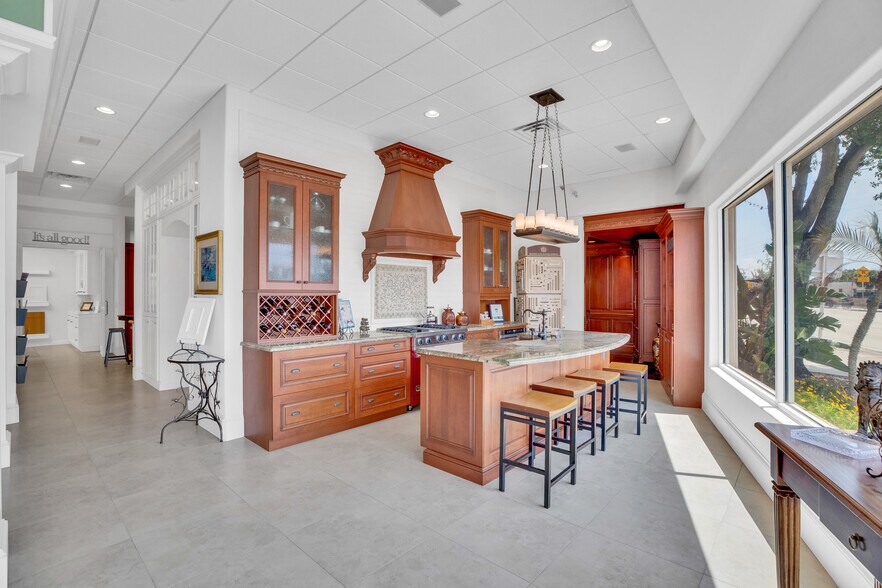 More Photos Of 2216 US 1, Vero Beach General Retail For Sale