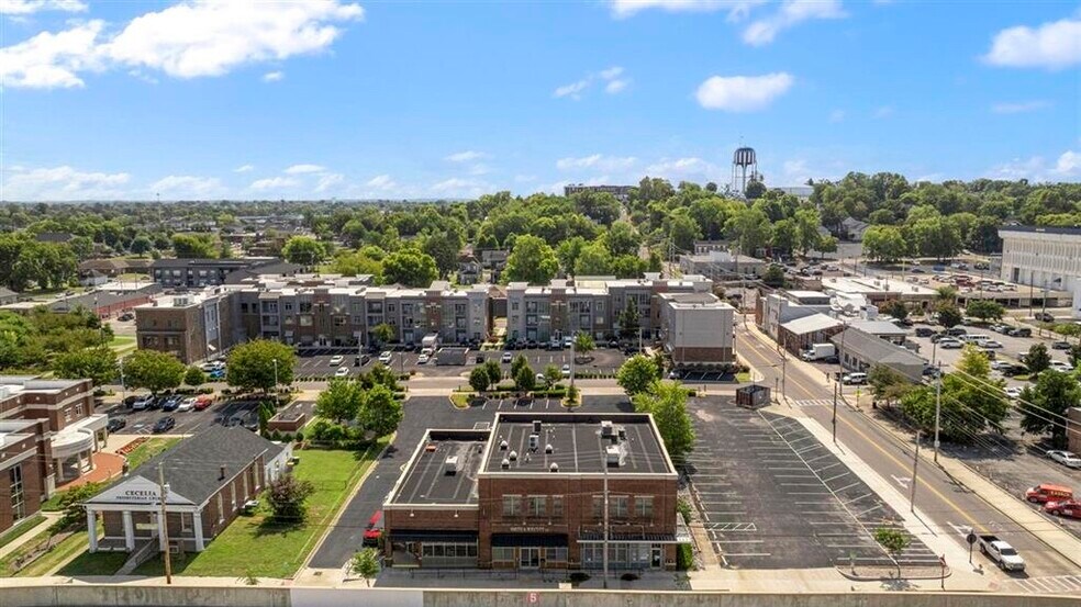 More Photos Of 728 College St, Bowling Green Office For Sale