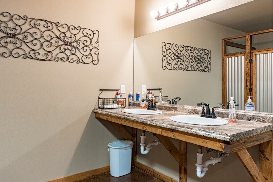 More Photos Of 5015 State Highway 155, Palestine Lodge Meeting Hall For Sale
