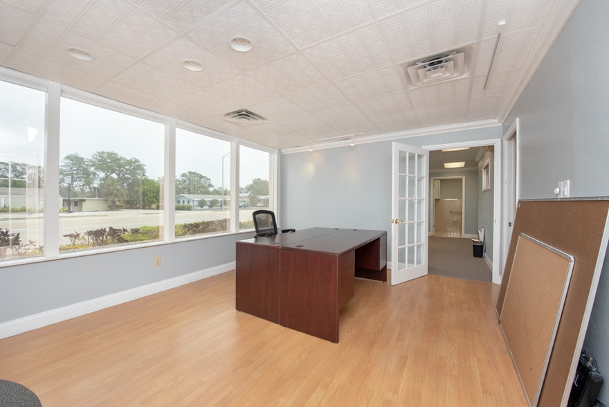 More Photos Of 7430 Tamiami Trl, Sarasota Loft Creative Space For Lease