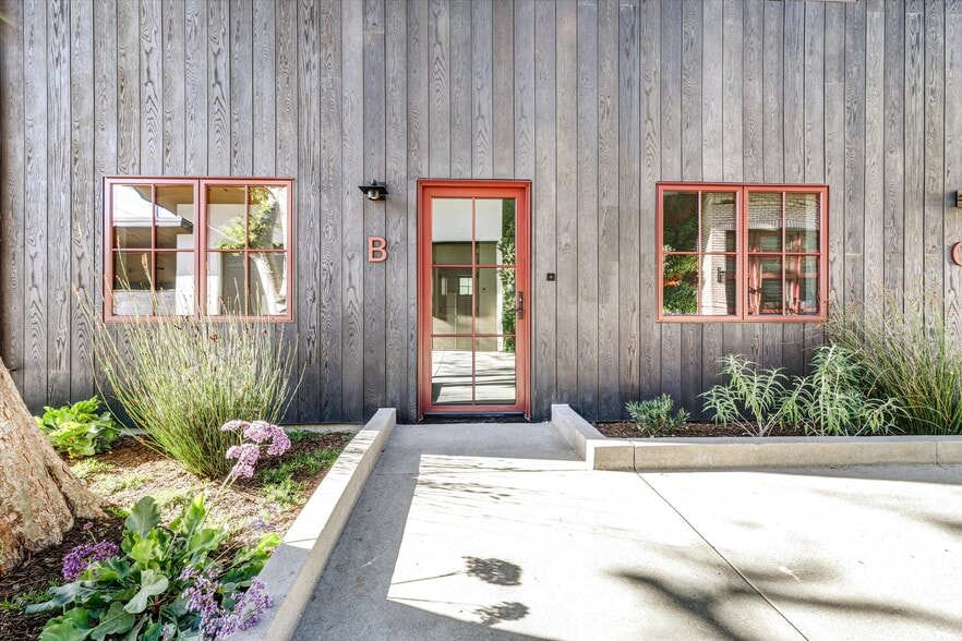 More Photos Of 21024 Laguna Canyon Rd, Laguna Beach Storefront Retail Residential For Lease