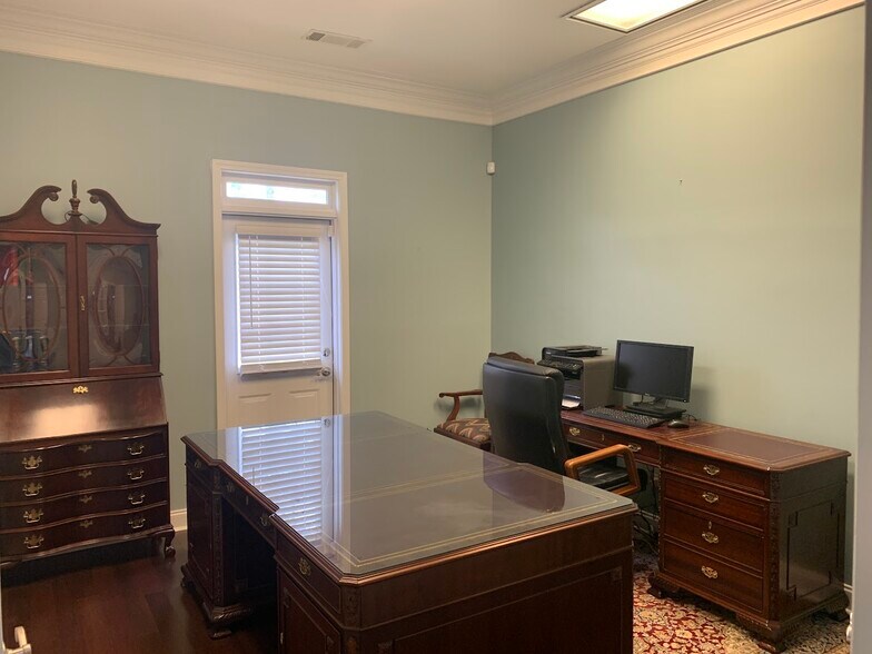 More Photos Of 1825 Lockeway Dr, Alpharetta Office For Sale