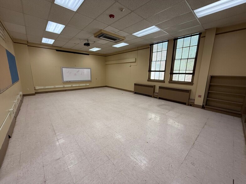 More Photos Of 7090 Alameda Ave, El Paso Schools For Sale