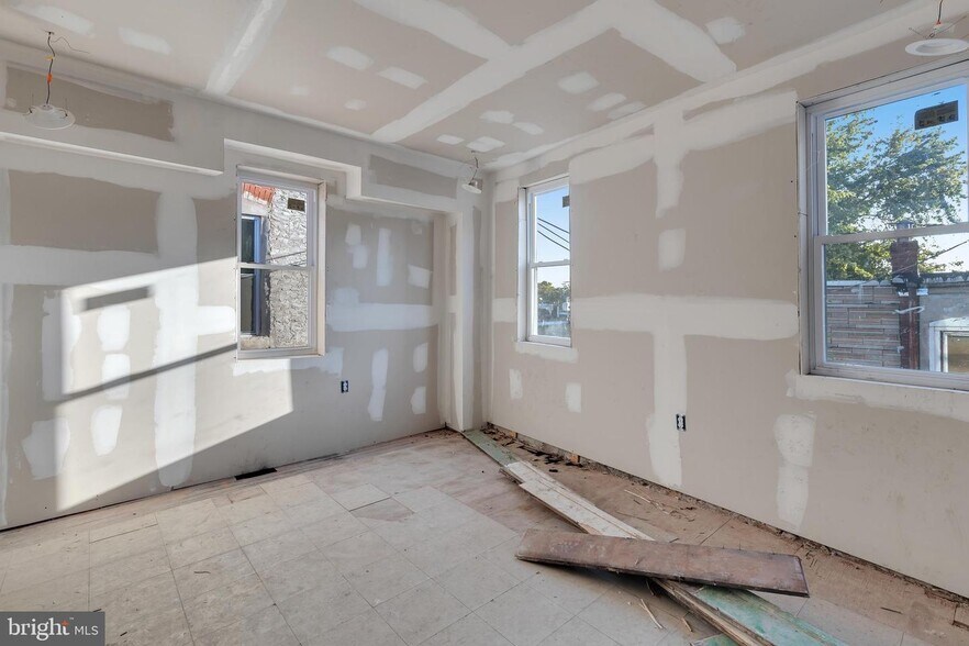 More Photos Of 307 N 52nd St, Philadelphia Flex For Sale