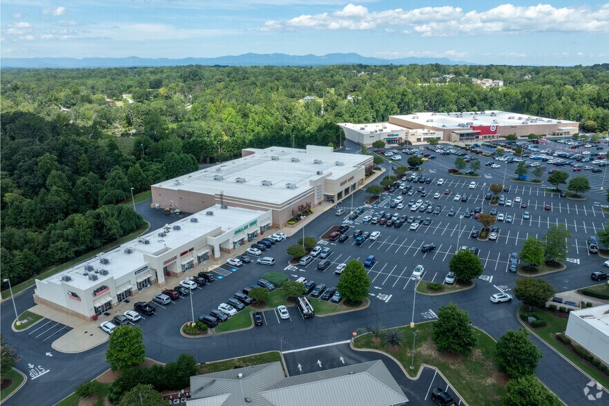 More Photos Of 6005-6007 Wade Hampton Blvd, Taylors General Retail For Lease