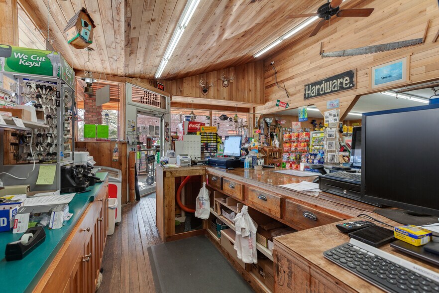 More Photos Of 6210 W Maine St, Spirit Lake Freestanding For Lease