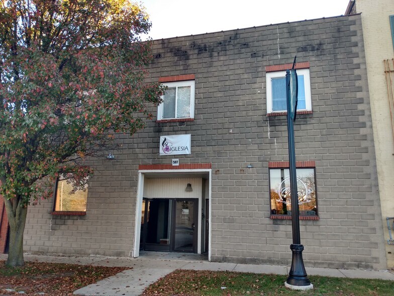 Primary Photo Of 507 N Center St, Bloomington Storefront Retail Office For Lease