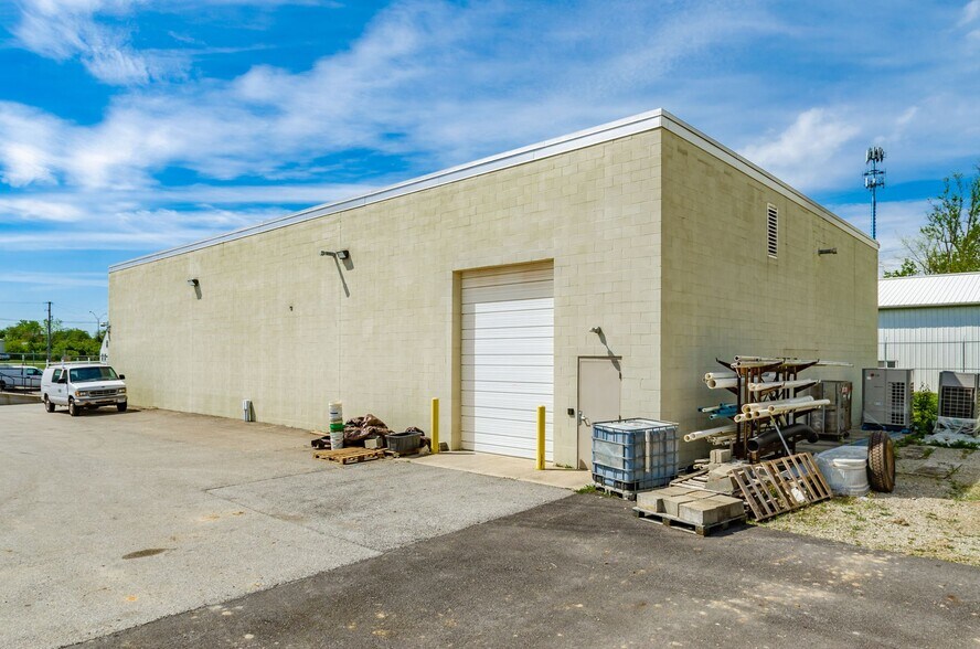 More Photos Of 2860 Fisher Rd, Columbus Unknown For Lease