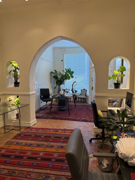 More Photos Of 111-119 N La Brea Ave, Los Angeles Storefront Retail Office For Lease