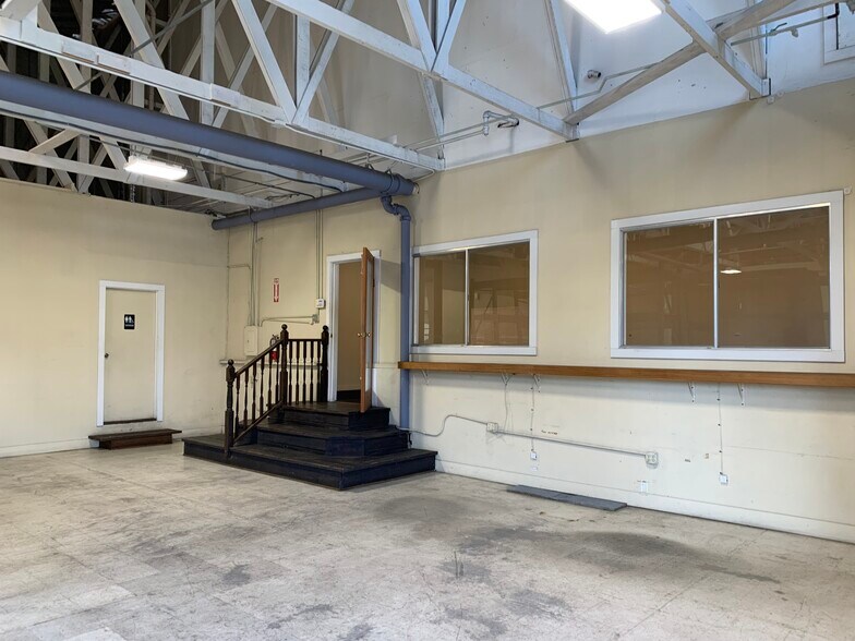 More Photos Of 555 Maple St, Carpinteria Warehouse For Lease