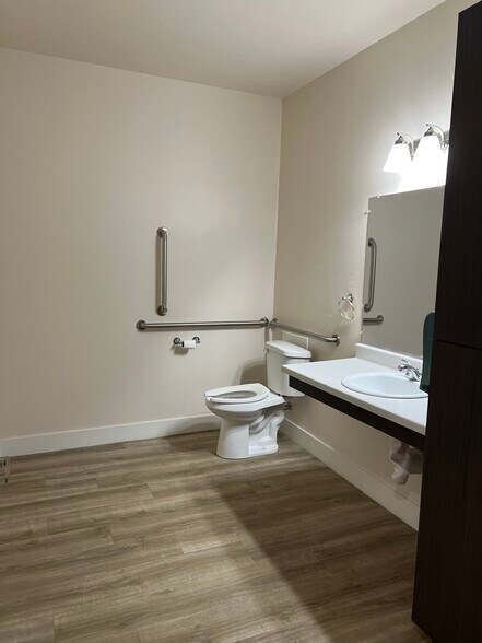 More Photos Of 3811 N Commerce Cir, Idaho Falls Light Manufacturing For Lease