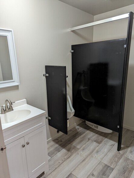 More Photos Of 535 S Emporia St, Wichita Flex For Lease