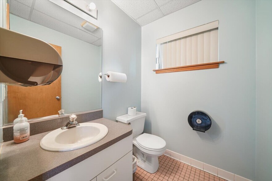 More Photos Of 468 Gidney Ave, Newburgh Medical For Sale