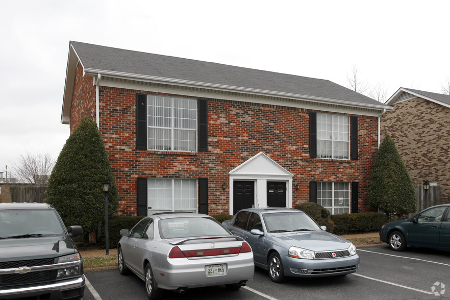 Primary Photo Of 109 Holiday Ct, Franklin Office Residential For Lease