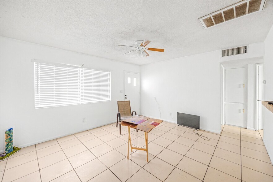 More Photos Of 238 S Saturmino Dr, Palm Springs Apartments For Sale