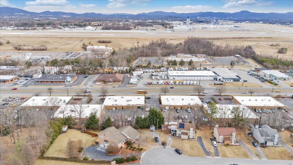 More Photos Of 5306 Peters Creek Rd, Roanoke Showroom For Sale