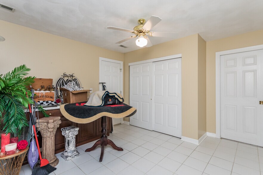 More Photos Of 1186 S State Route 157, Edwardsville Loft Creative Space For Sale