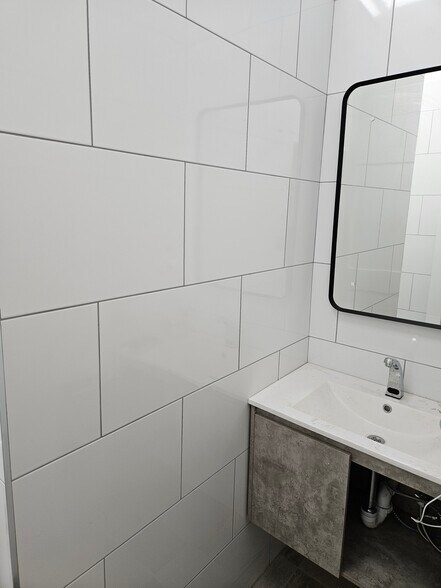 More Photos Of 36-50 Lakeville Rd, New Hyde Park Office For Lease