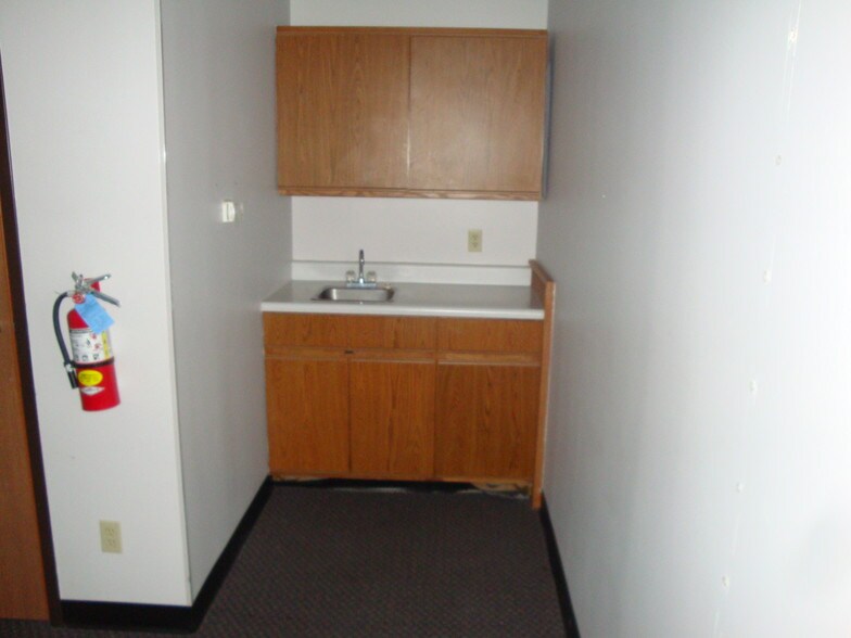 More Photos Of 4214 Fleur Dr, Des Moines General Retail For Lease