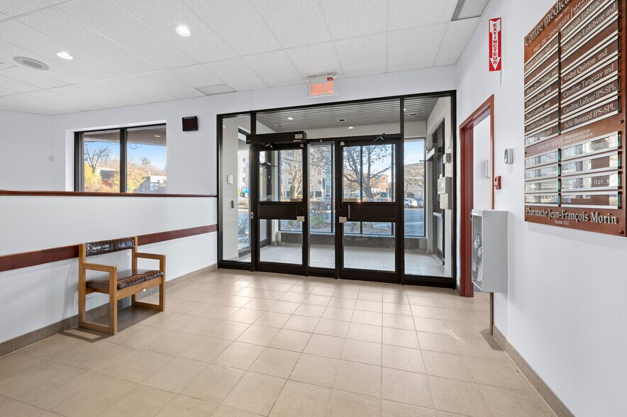 More Photos Of 84 Rue Court, Granby Medical For Sale