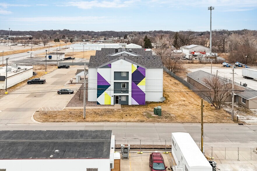 More Photos Of 2705 48th Ave, Moline Hotel For Sale