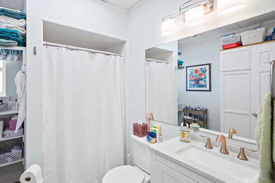 More Photos Of 5519 W Arcola Airport, Rosharon Airplane Hangar For Lease