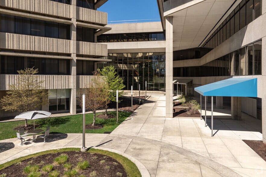 More Photos Of 20500 Civic Center Dr, Southfield Office For Sale