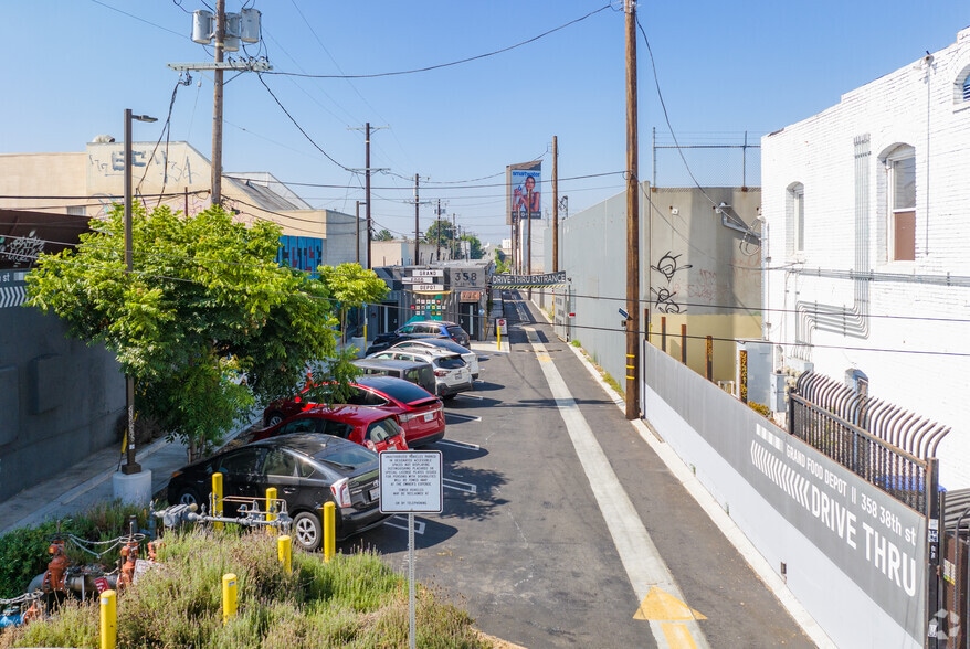 More Photos Of 358 W 38th St, Los Angeles Freestanding For Lease
