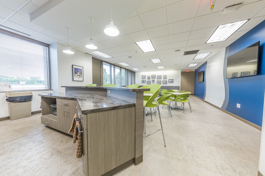 More Photos Of 6201 Corporate Dr, Indianapolis Office For Sale
