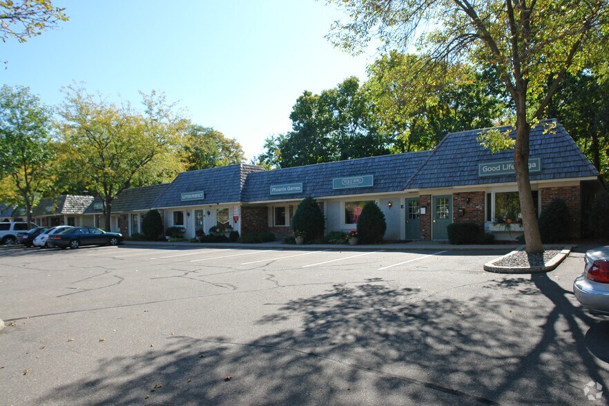 More Photos Of 18279 Minnetonka Blvd, Deephaven Unknown For Lease