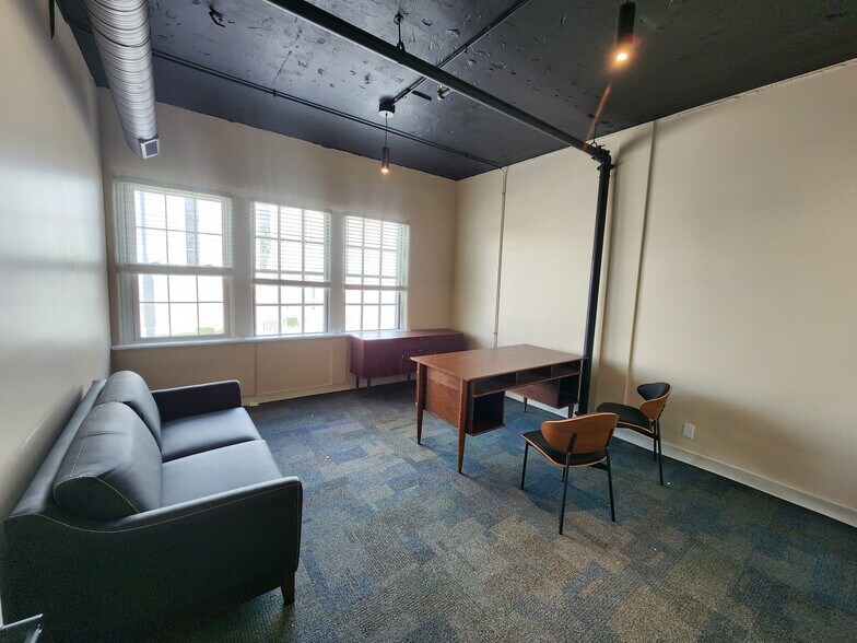 More Photos Of 221 N 6th St, Lafayette Office Residential For Lease