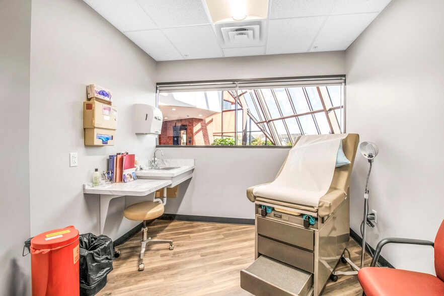 More Photos Of 6400 Sheridan Dr, Buffalo Unknown For Lease