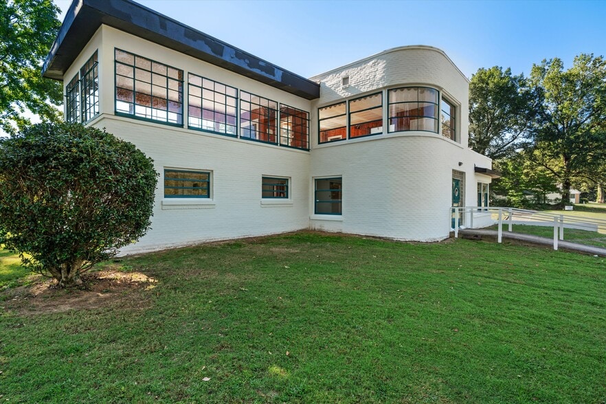 More Photos Of 3590 Thomas St, Memphis Office For Sale