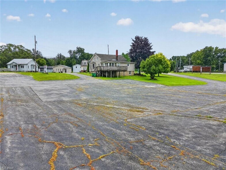 More Photos Of 3045 W Prospect Rd, Ashtabula Flex For Sale