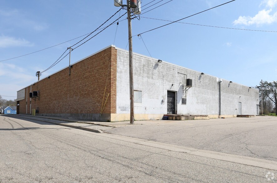 More Photos Of 1212 Shirland Ave, South Beloit Freestanding For Lease