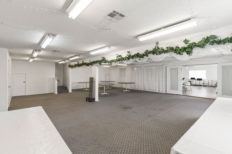 More Photos Of 58225 US-60, Fairland General Retail For Sale