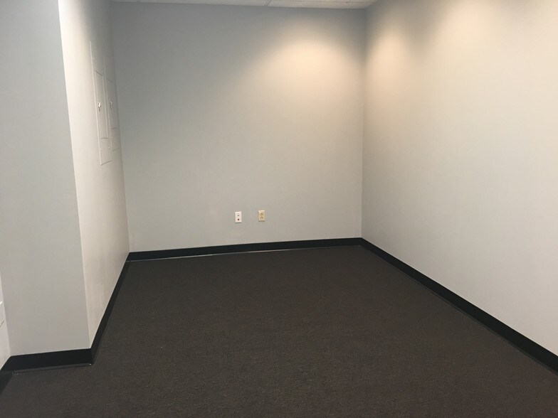More Photos Of 90 Grove St, Ridgefield Medical For Lease