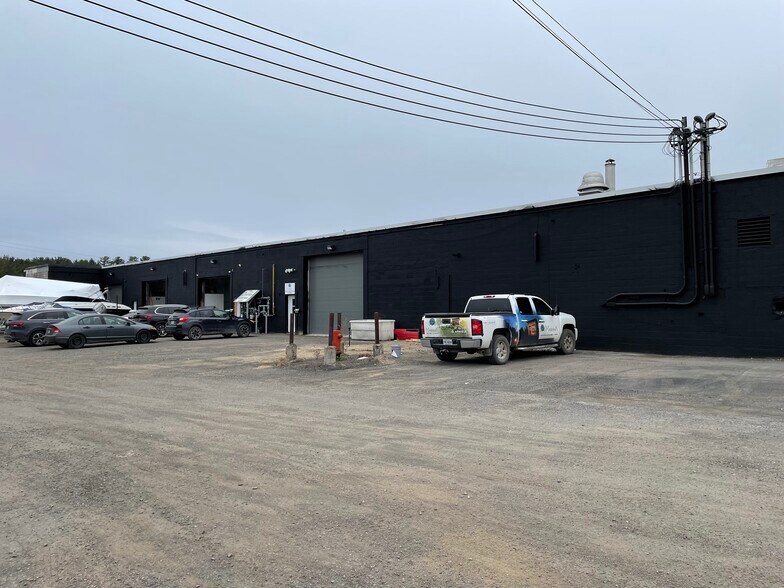 Primary Photo Of 1190 Boul Thibeau, Trois-Rivières Industrial For Lease