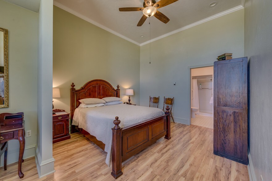 More Photos Of 21049 Uncompahgre Rd, Montrose Hotel For Sale