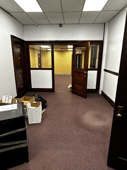 More Photos Of 418 Grand St, Paterson Self Storage For Lease