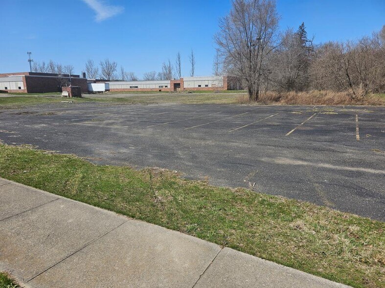 More Photos Of 100 Elm St, Owego Warehouse For Lease