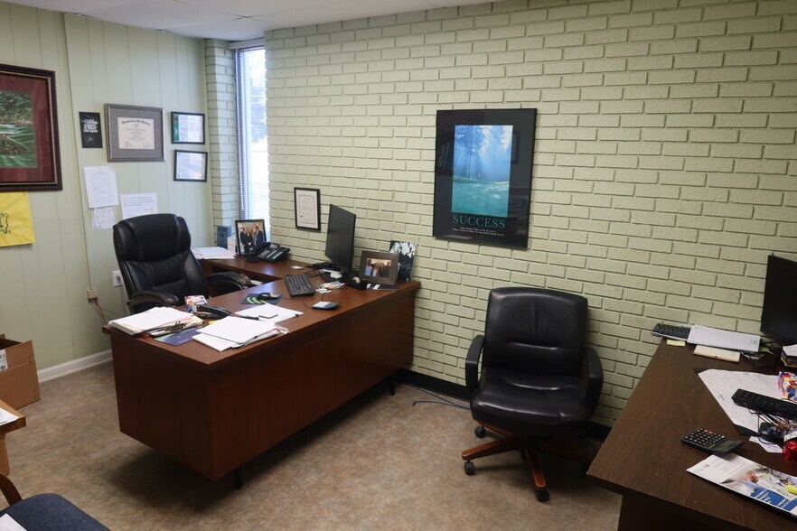 More Photos Of 10791 E Finch St, Middlesex Warehouse For Sale