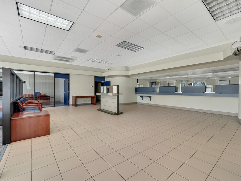 More Photos Of 6600 20th St, Vero Beach Unknown For Lease