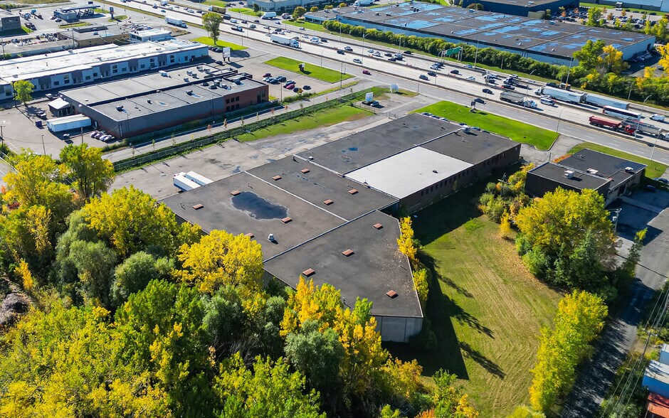 More Photos Of 3435 Boul Pitfield, Montréal Warehouse For Lease