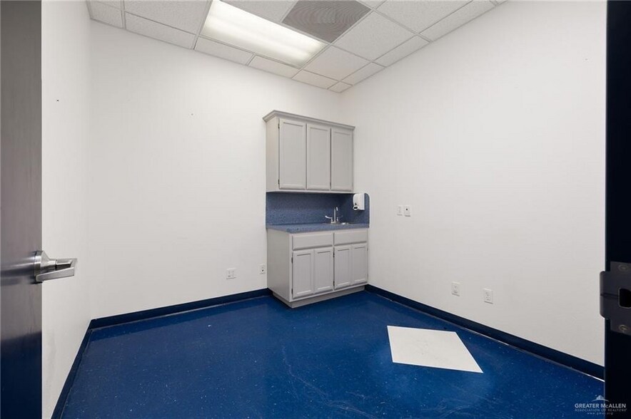 More Photos Of 451 E Alton Gloor Blvd, Brownsville Medical For Sale