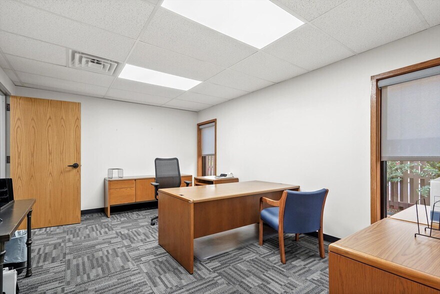 More Photos Of 1015 W Ithica St, Broken Arrow Office For Sale