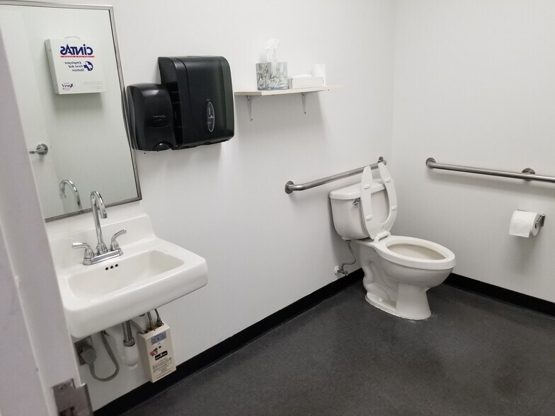 More Photos Of 6301-6313 Stage Rd, Memphis Storefront Retail Office For Sale